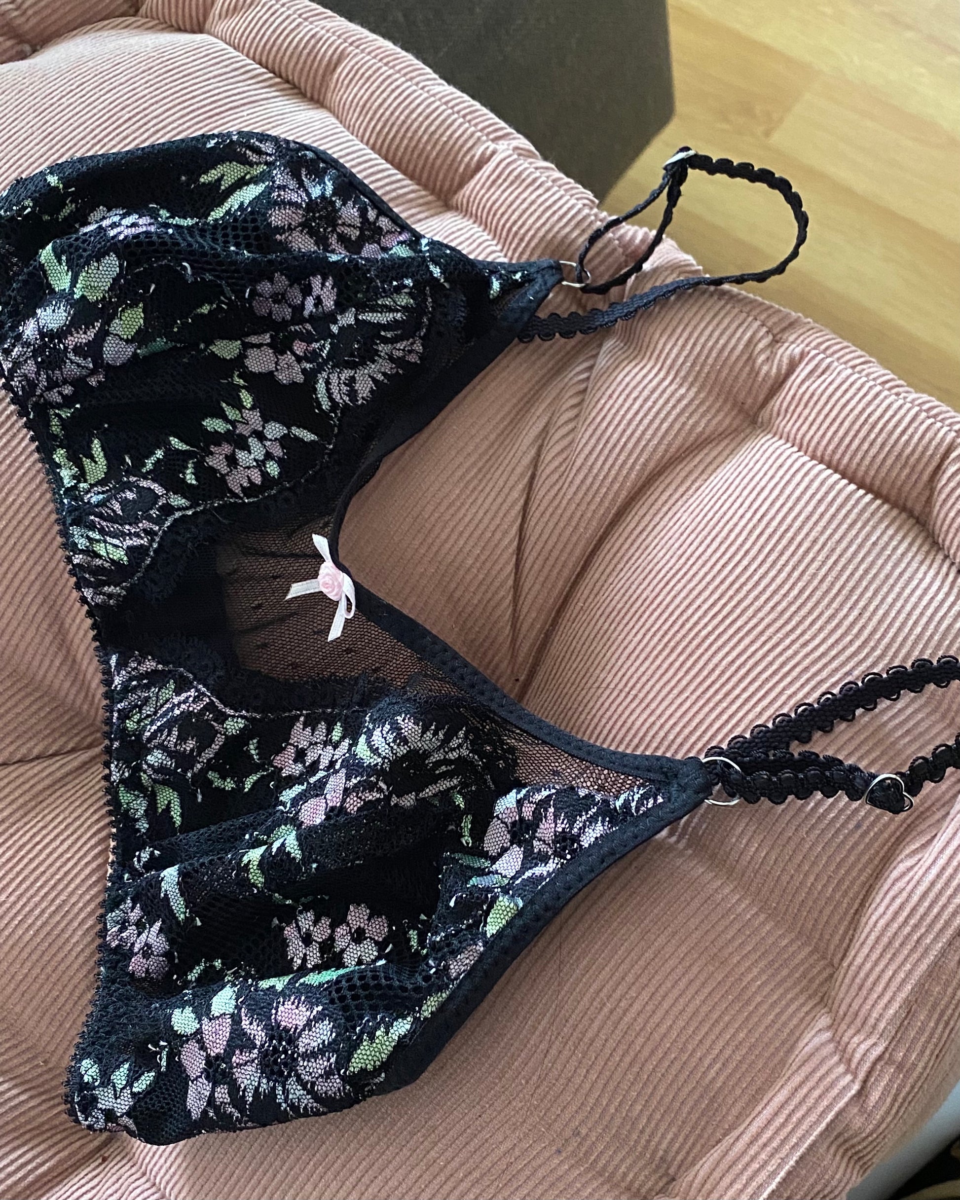 fitzpleisure, black floral lace, pink and black bra, floral bralette, pink and black bralette